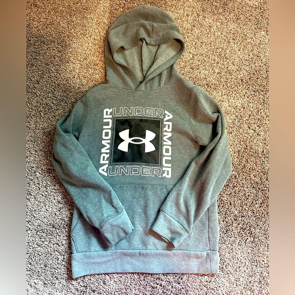 Boys Under Armour Size M